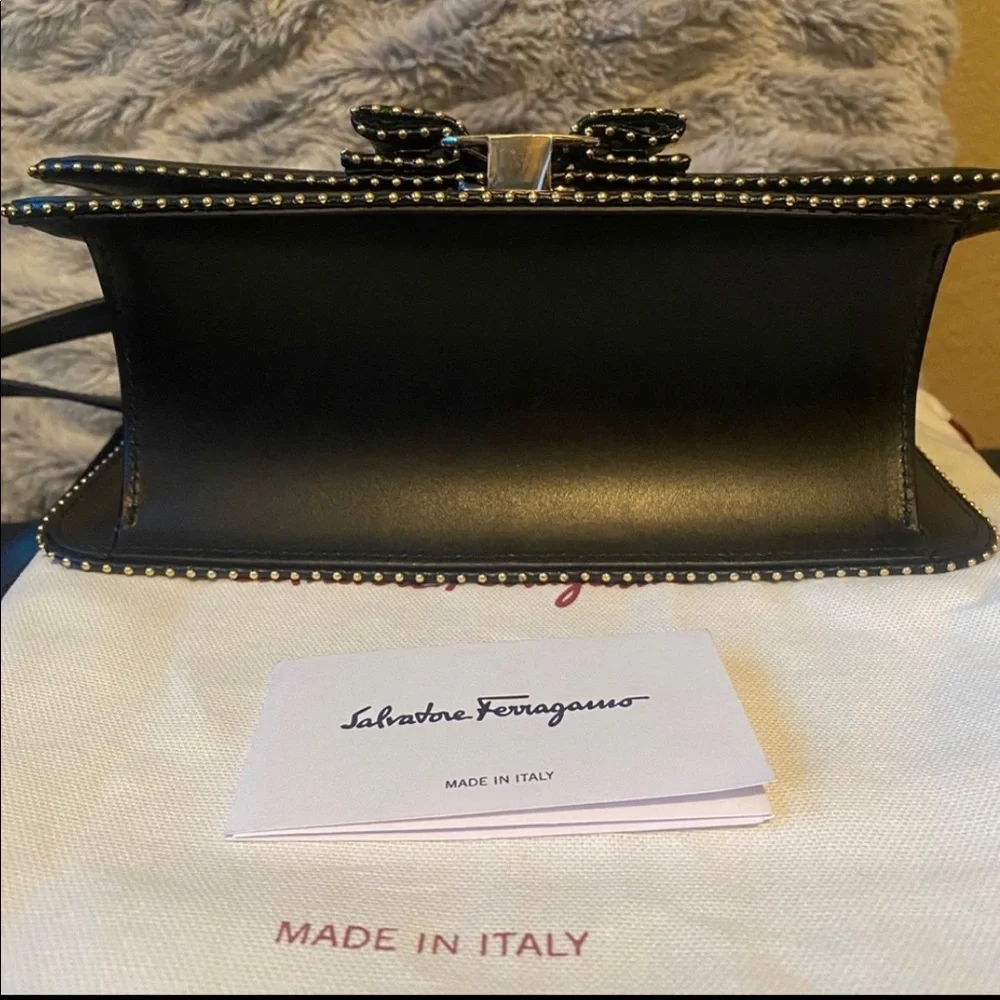 Salvatore Ferragamo VARA bow shoulder handbag NEW WITH BOX - Picture 6 of 8